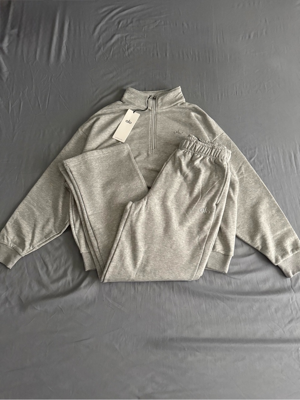 ALO Yoga Men's Heather Gray Half-Zip Sweatshirt & Joggers Set